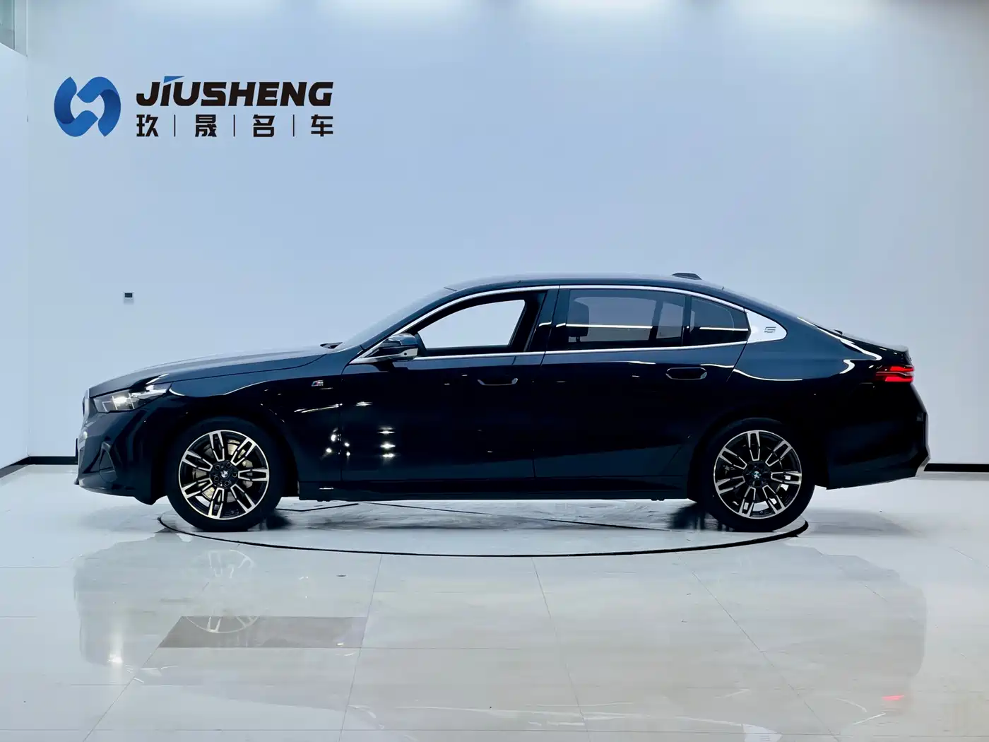 BMW 5 Series 2024 530Li Leading M Sport Package фото 3