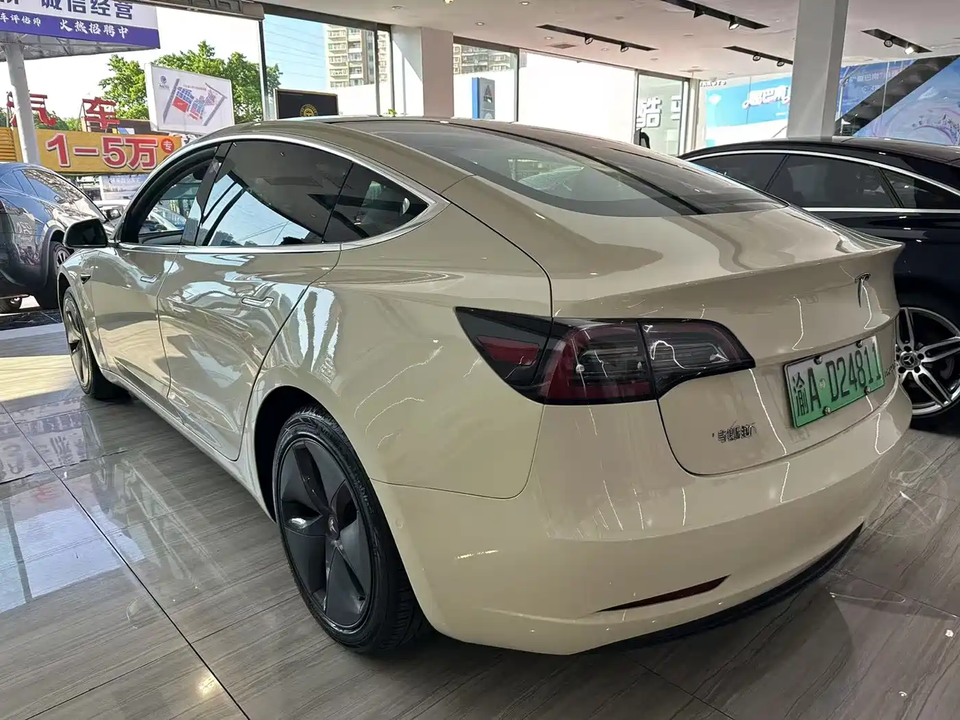 TESLA MODEL 3