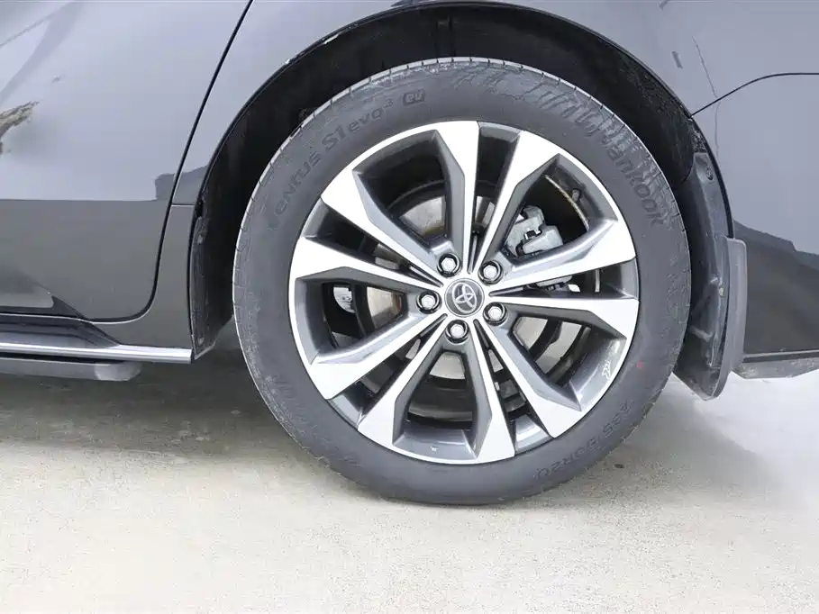 Toyota Granvia 2022 2.5L Hybrid Premium Edition фото 32