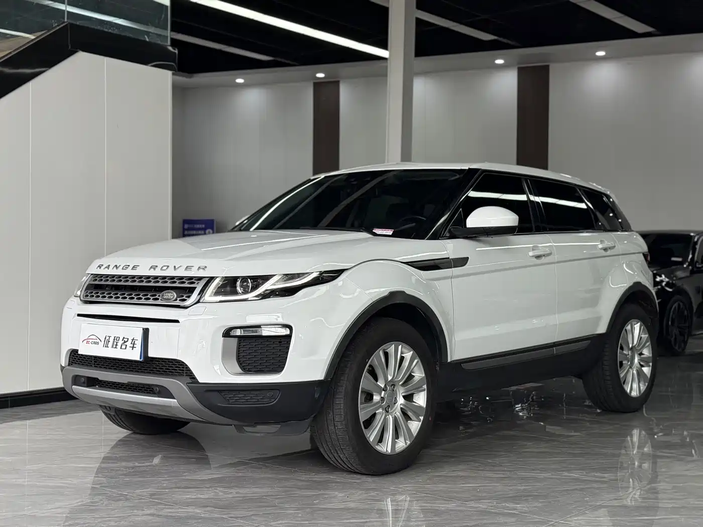 Land Rover Range Rover Evoque 2017 2.0T SE Smart Shine Edition