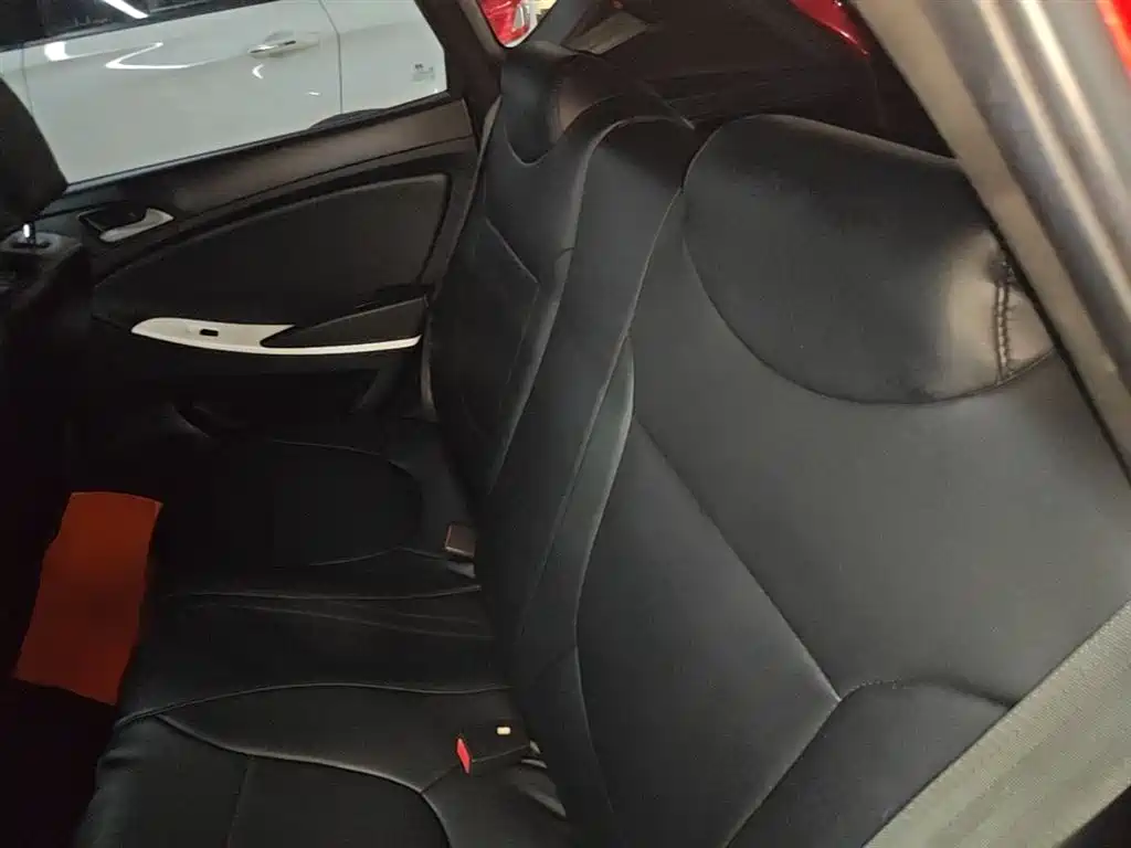 Hyundai Reina 2014 Model 1.4L Automatic GLX фото 17