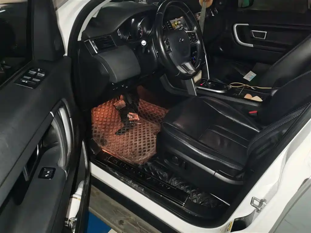 Land Rover Discovery Sport 2018 240PS SE Edition фото 14