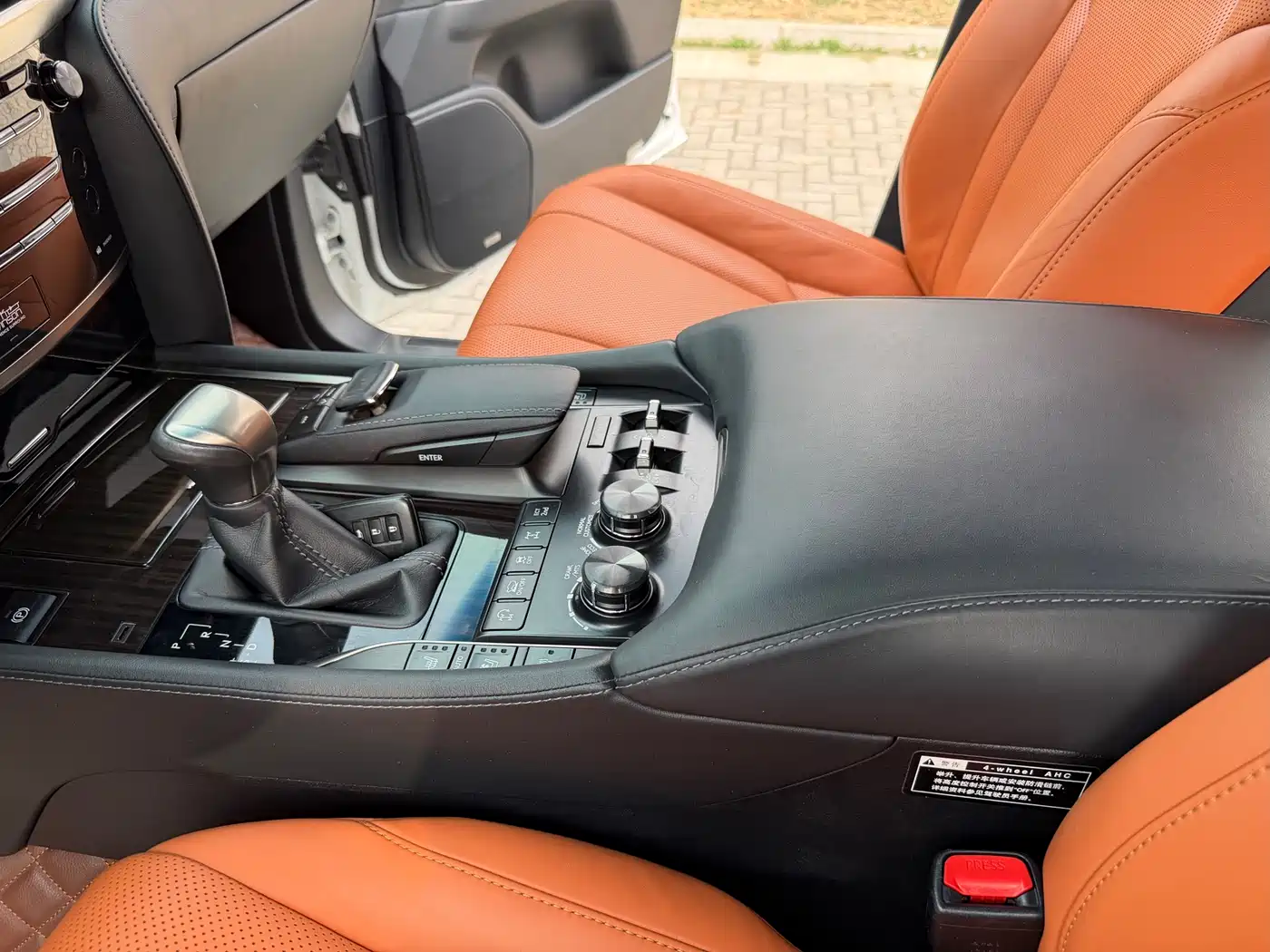 Lexus LX 2016 570 Luxury Premium Edition фото 12