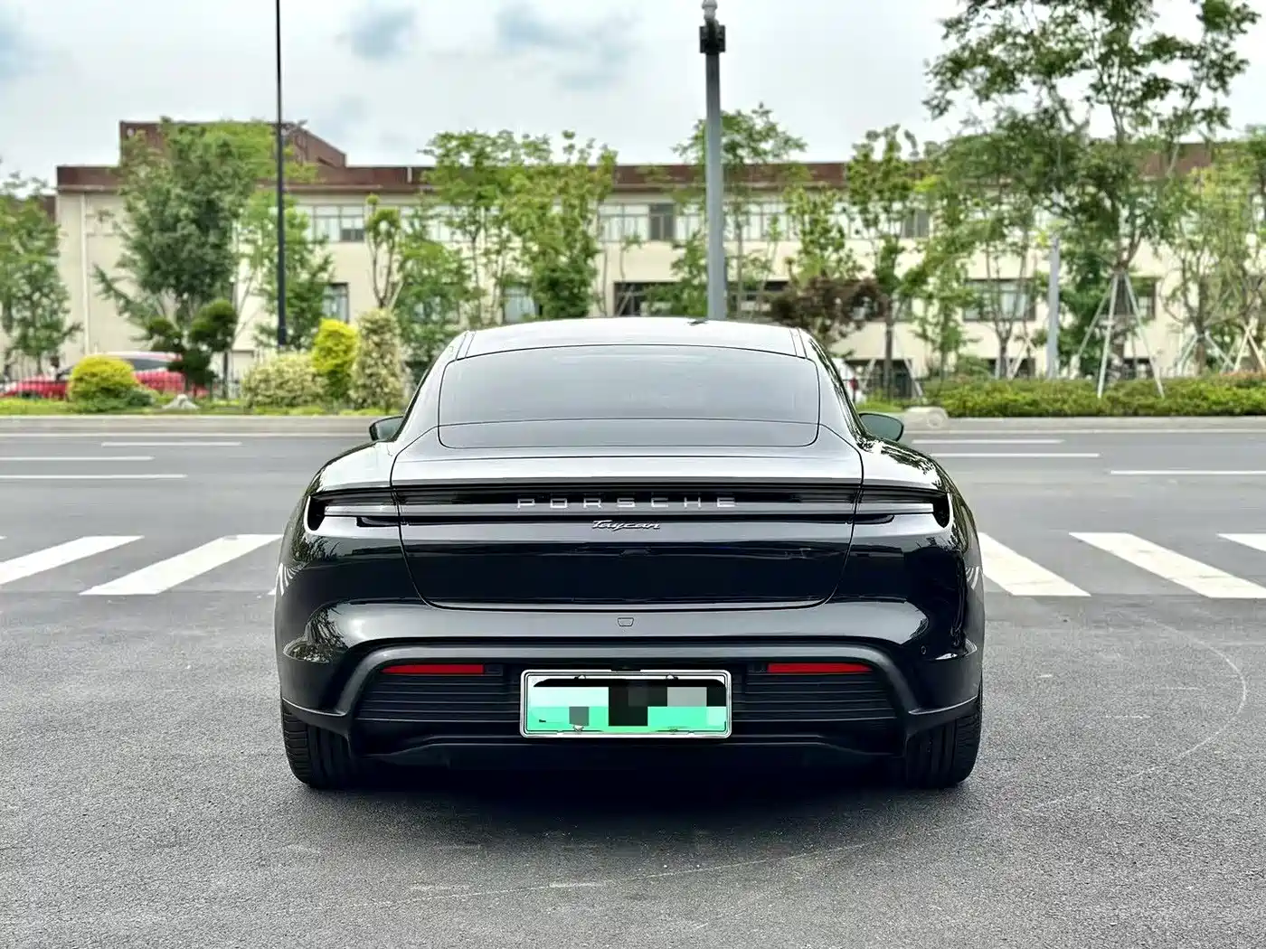 PORSCHE TAYCAN