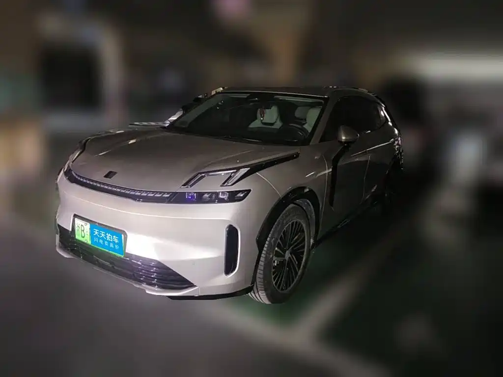 Lynk & Co 08