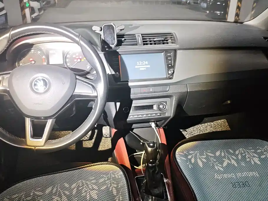 Škoda Fabia 2016 2015 1.6L Auto Smart Edition
