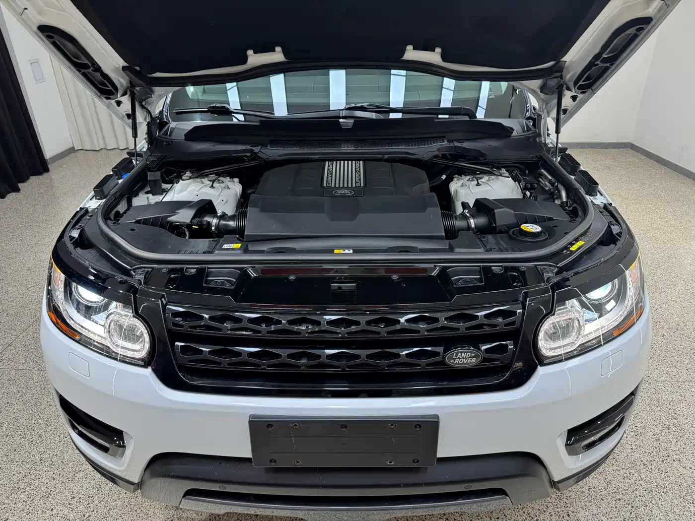 Land Rover Range Rover Sport 2016 Model 3.0 SC V6 HSE DYNAMIC фото 42
