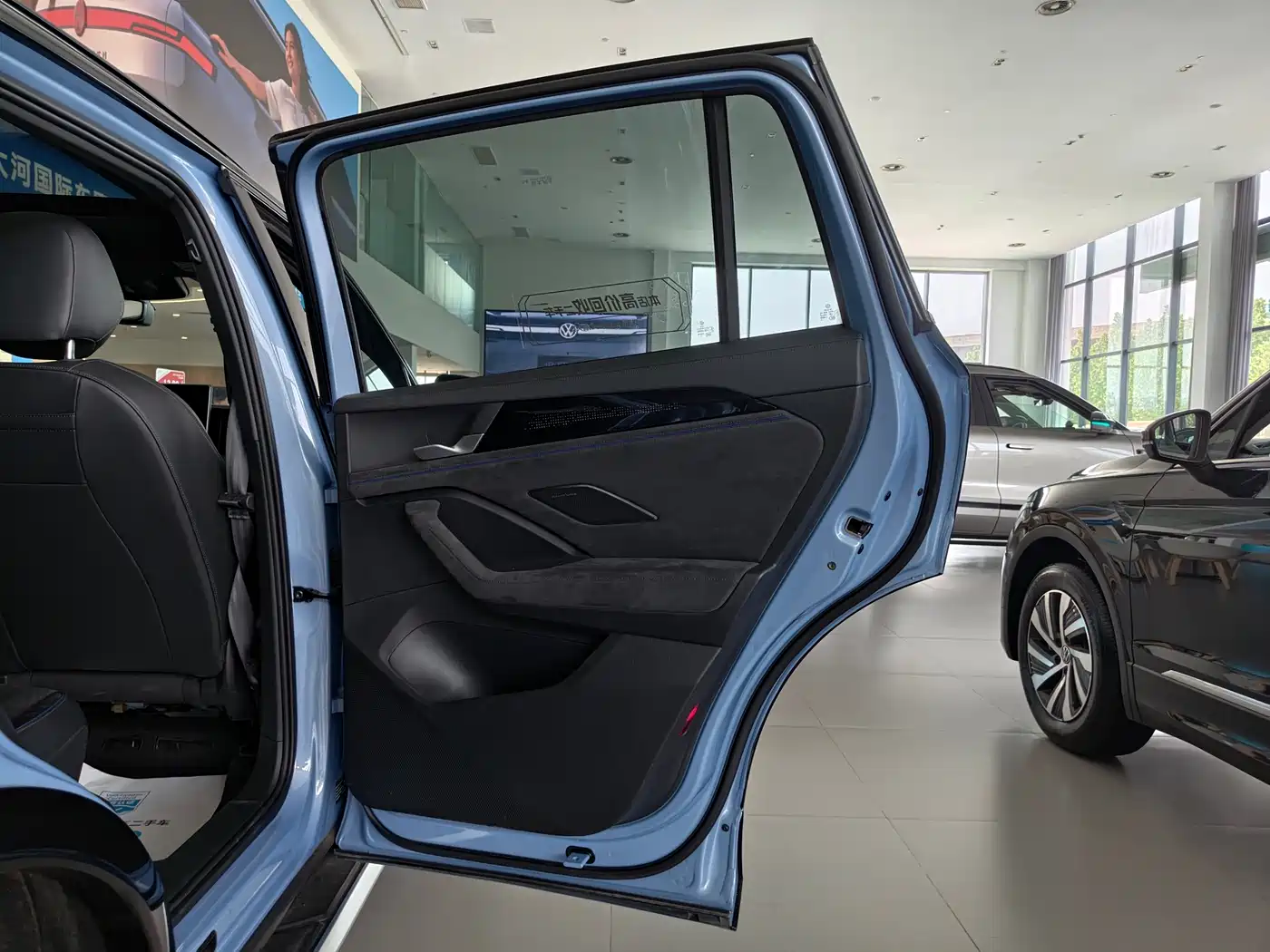 Volkswagen Tiguan L 2024 PRO 380TSI 4WD R-Line Premium Edition фото 13