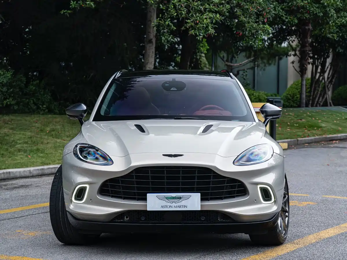 Aston Martin DBX 2023 2022 4.0T V8