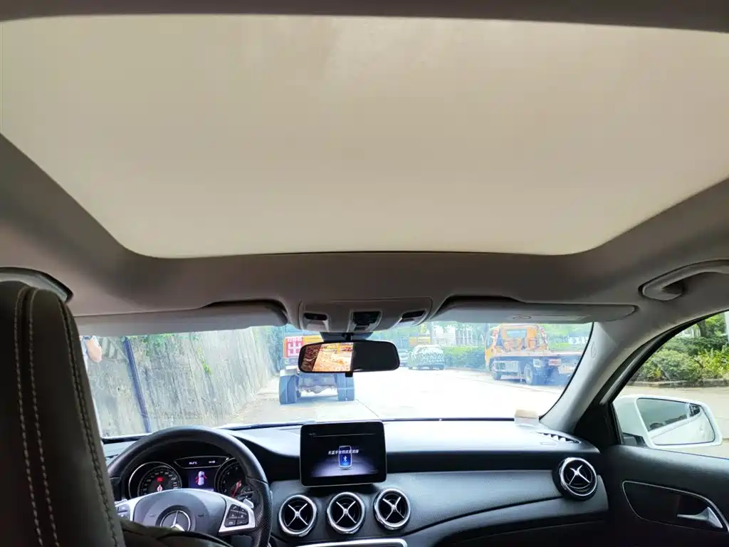 Mercedes-Benz GLA 2018 GLA 200 Dynamic фото 15