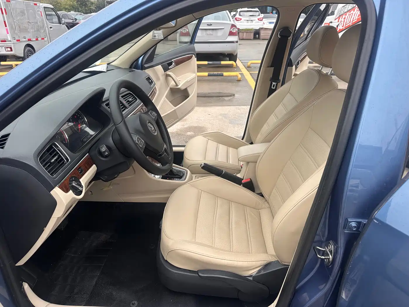 Volkswagen Lavida 2013 Facelift 1.4TSI DSG Luxury фото 4