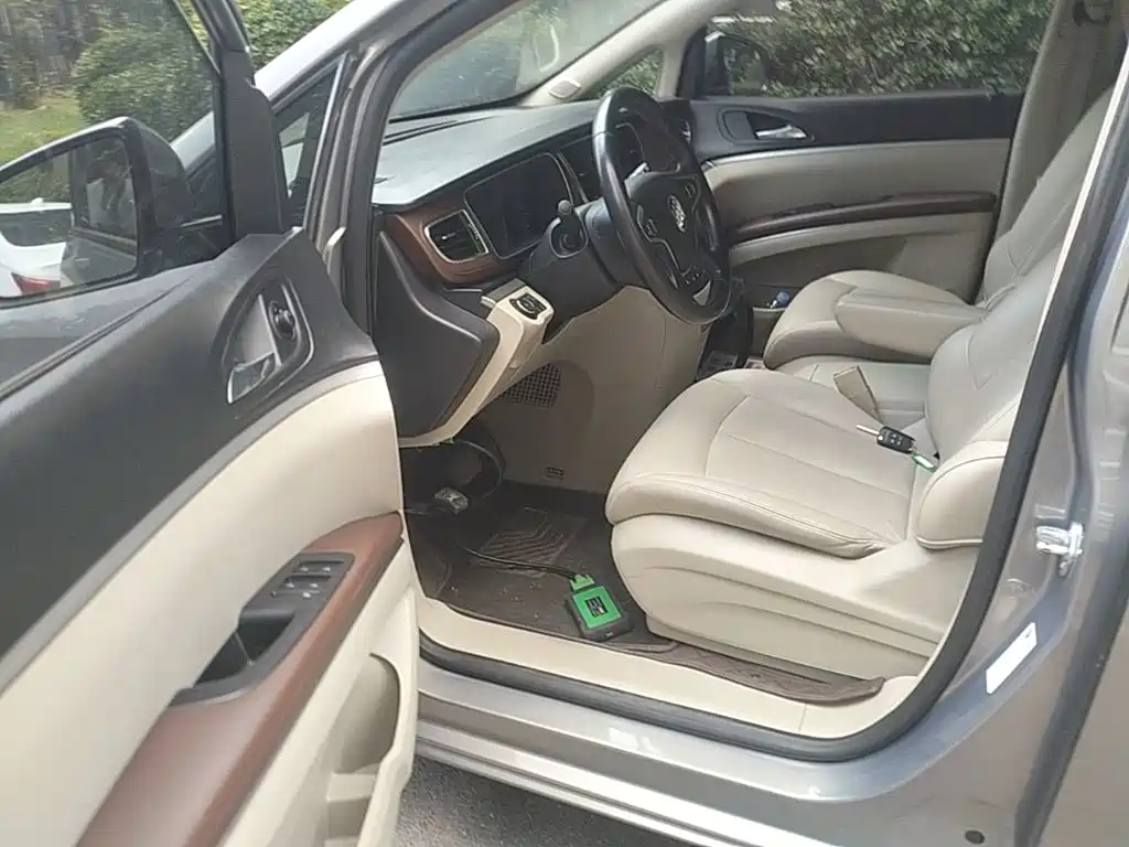 Фото 16 - Buick GL8
