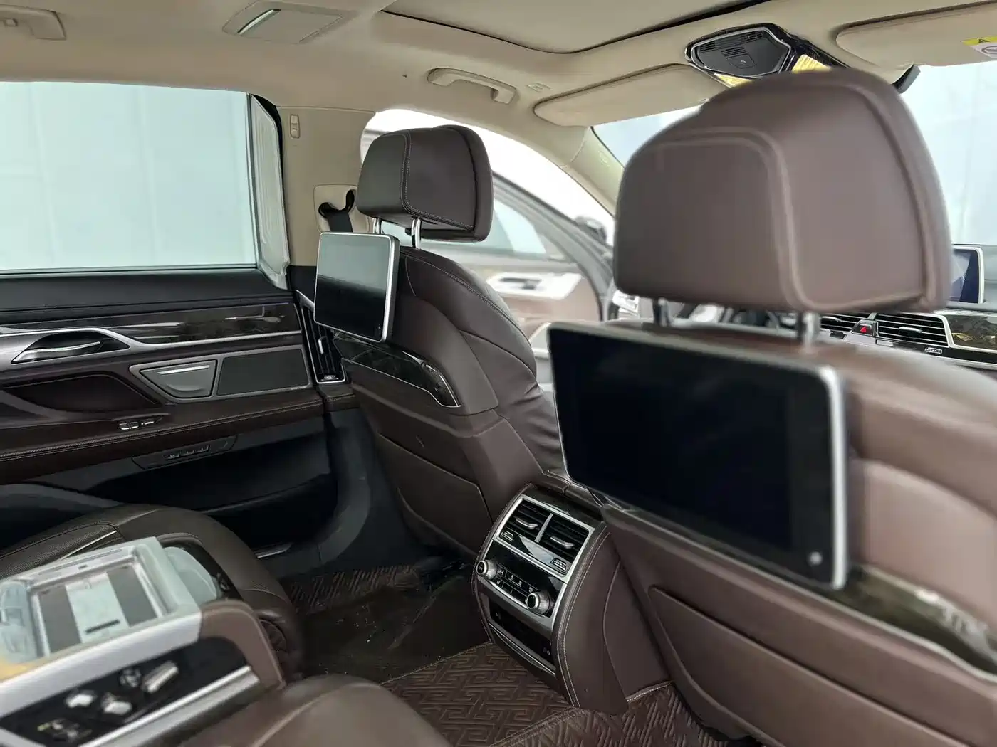 BMW 7 Series 2018 740Li Leading Type Excellence Package фото 15