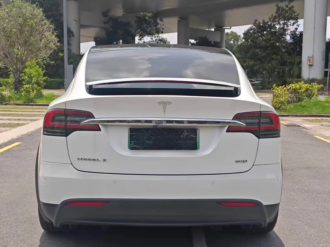 TESLA MODEL X