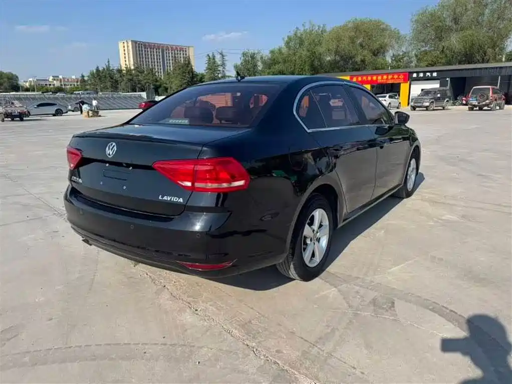 Volkswagen Lavida 2015 1.6L Manual Trend Edition фото 7