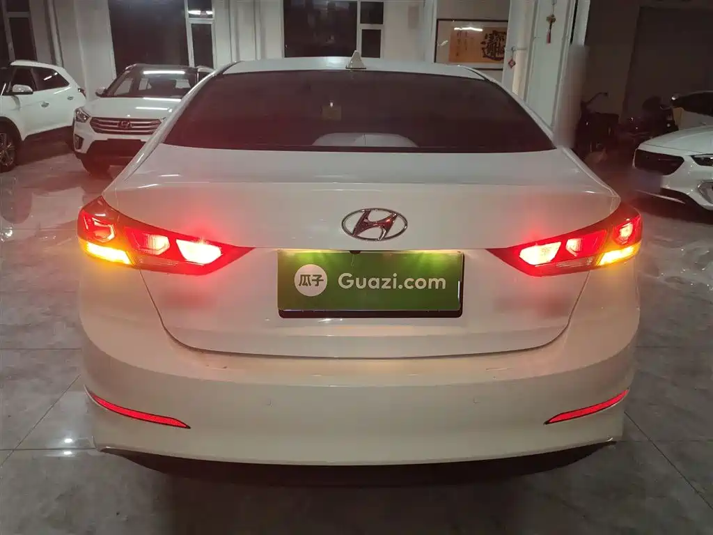 Hyundai Elantra 2016 Model 1.6L Automatic Smart Elite фото 6