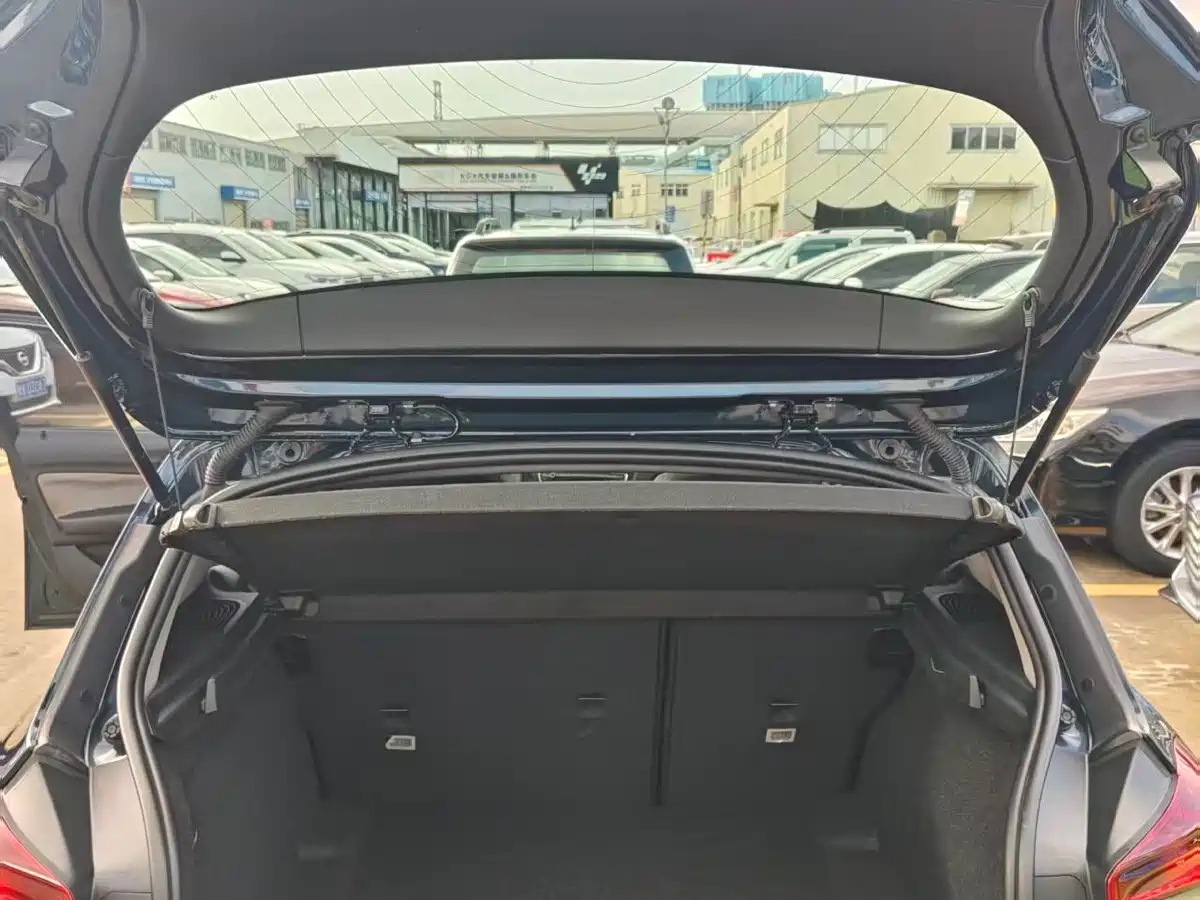 BMW 1 Series (Import) 2013 Facelift 116i Urban Model фото 14