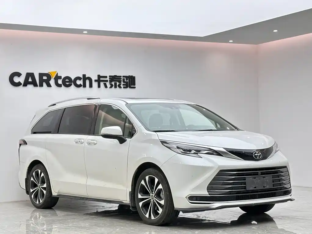 Photo 6 - Toyota Sienna