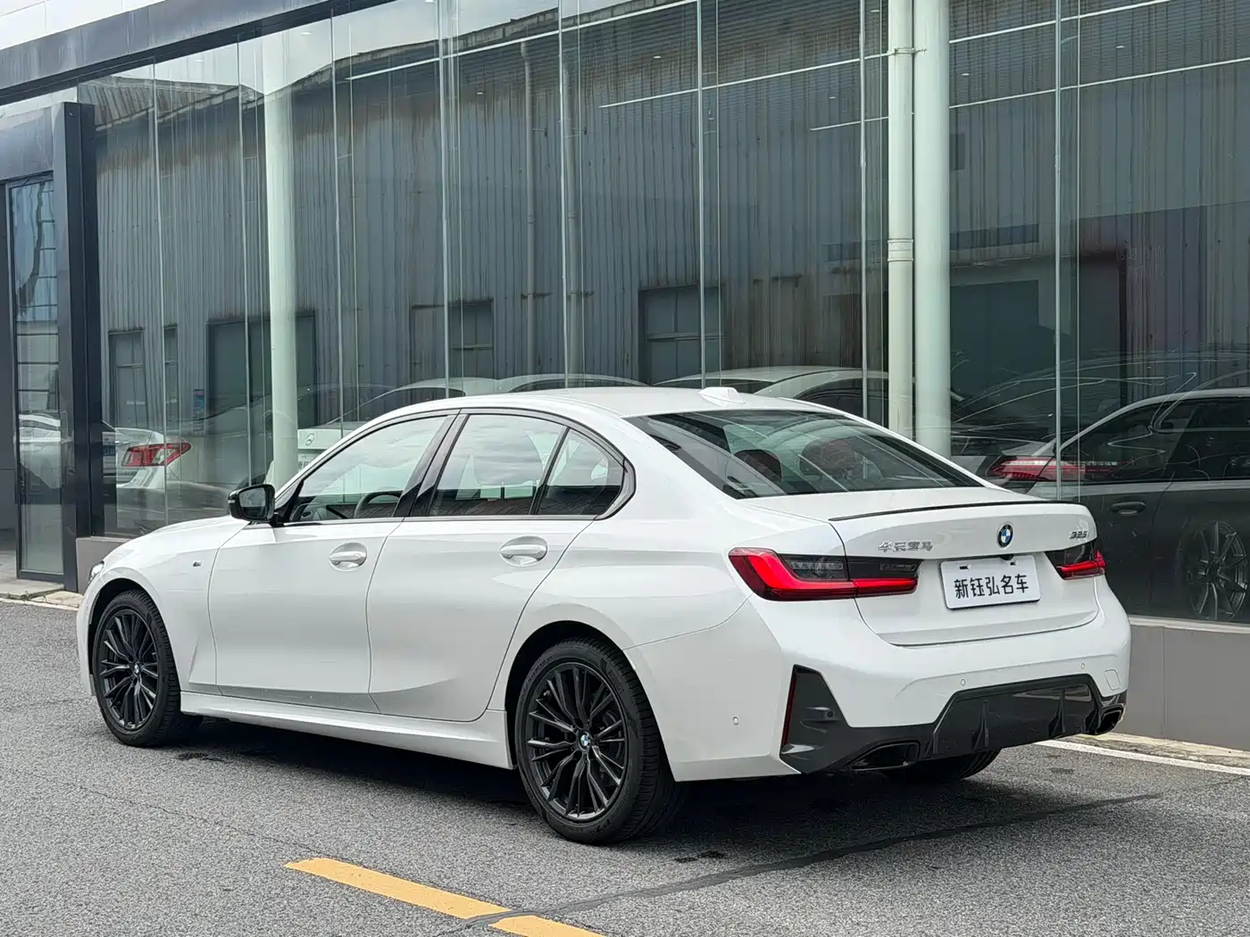 BMW 3 Series 2024 325i M Sport Shadowline Package фото 10