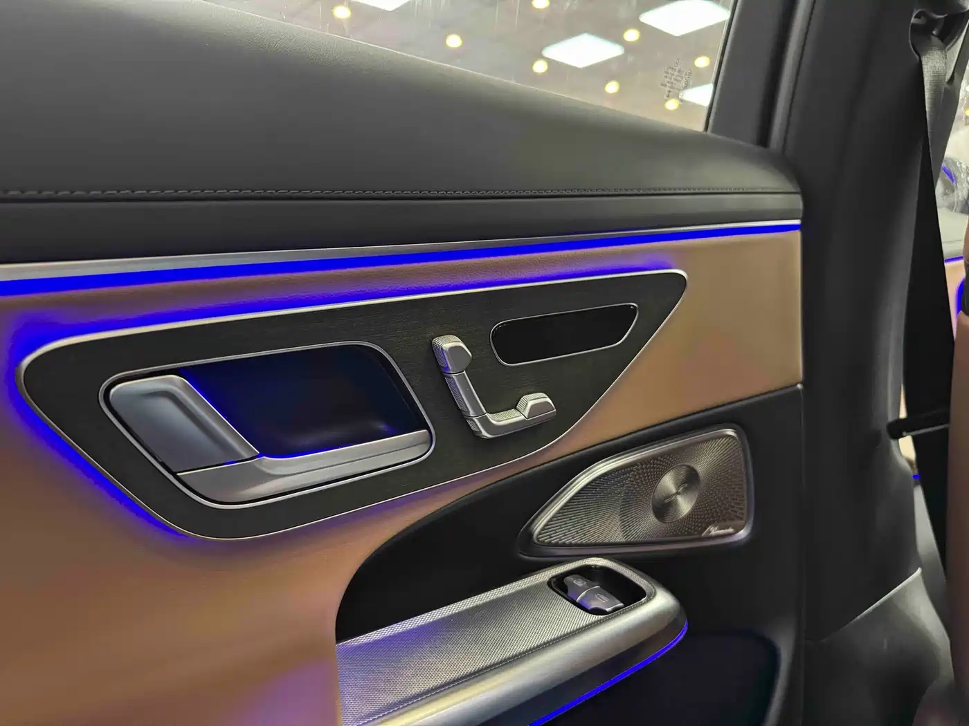 Mercedes-Benz E-Class 2025 E 300 L Luxury фото 12
