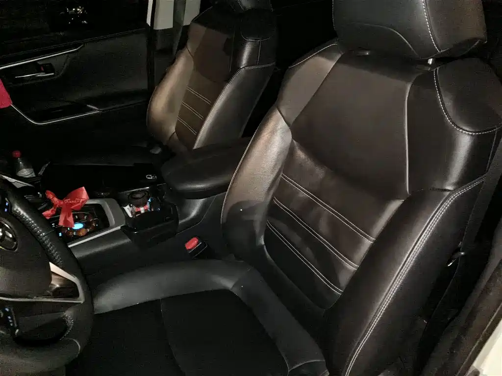 Toyota RAV4 Rongfang 2020 Hybrid 2.5L E-CVT AWD Flagship Edition фото 8