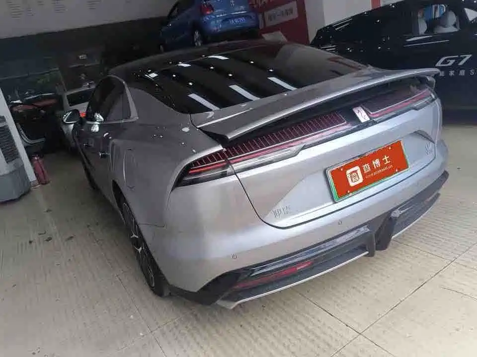 2025 Yangwang U7