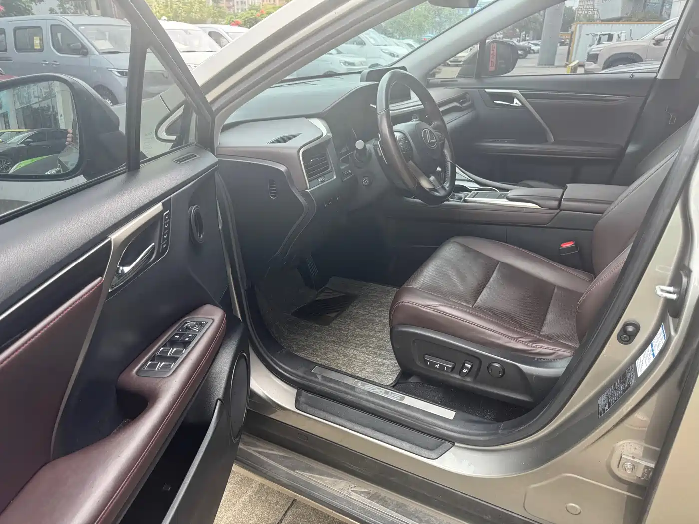 Фото 12 - Lexus RX