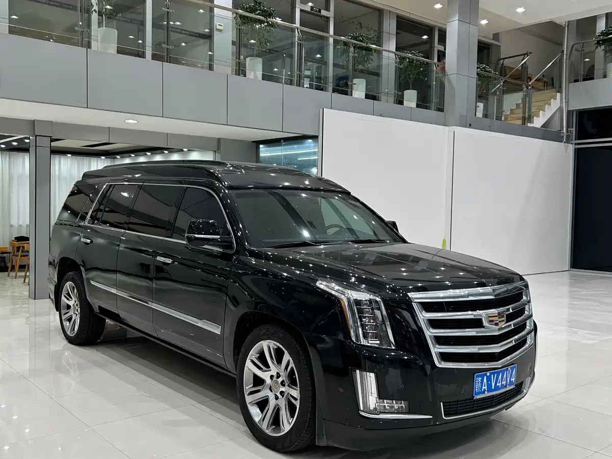 Cadillac Escalade 2017 6.2L ESV Platinum Extended фото 2