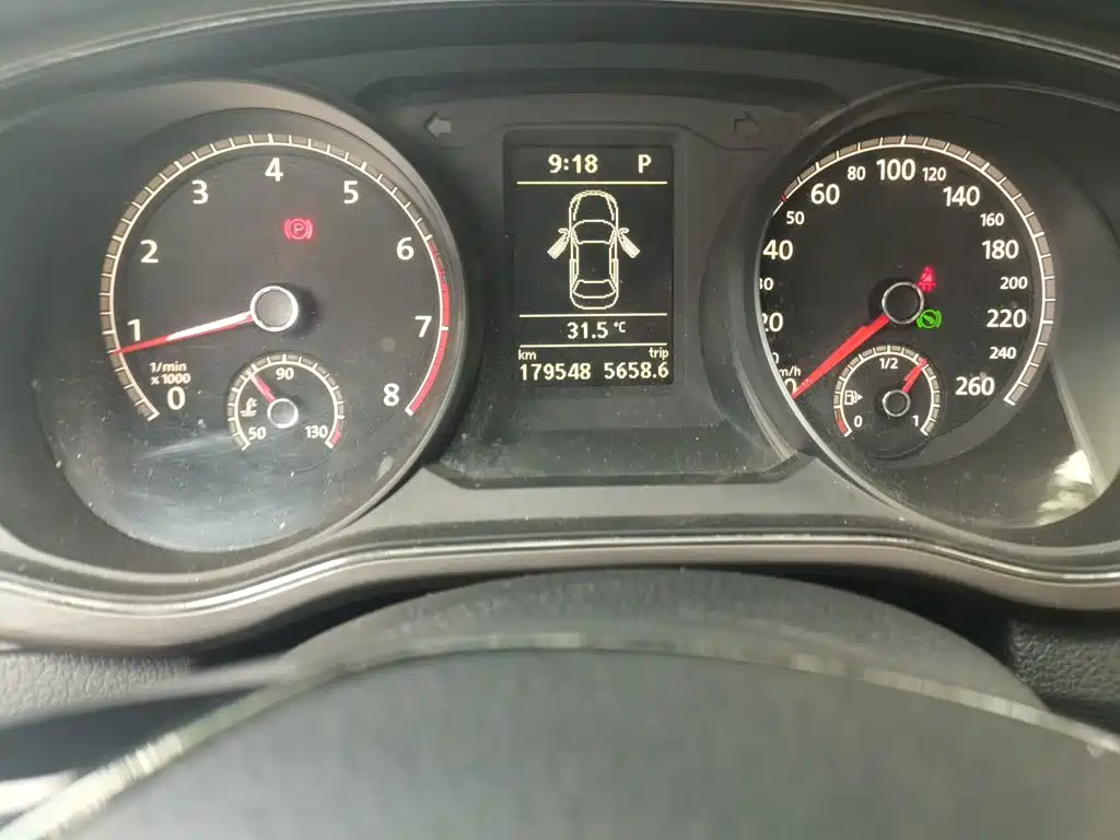 Фото 7 - Volkswagen Passat