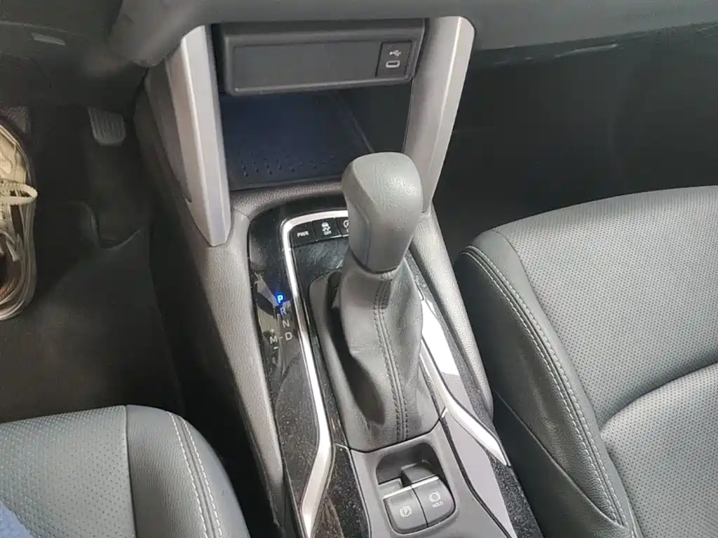 Toyota Frontlander 2024 2.0L CVT Luxury Edition фото 14