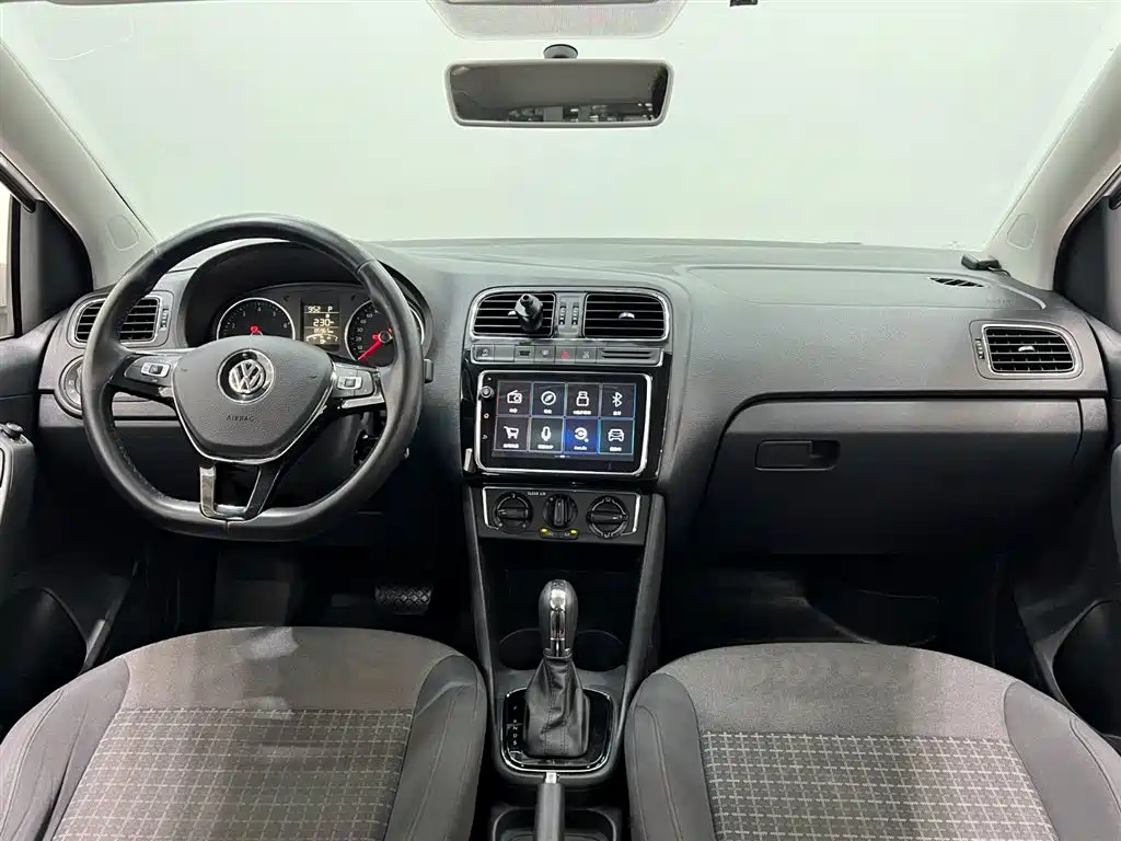 Volkswagen Polo 2018 1.5L Auto Comfort фото 14