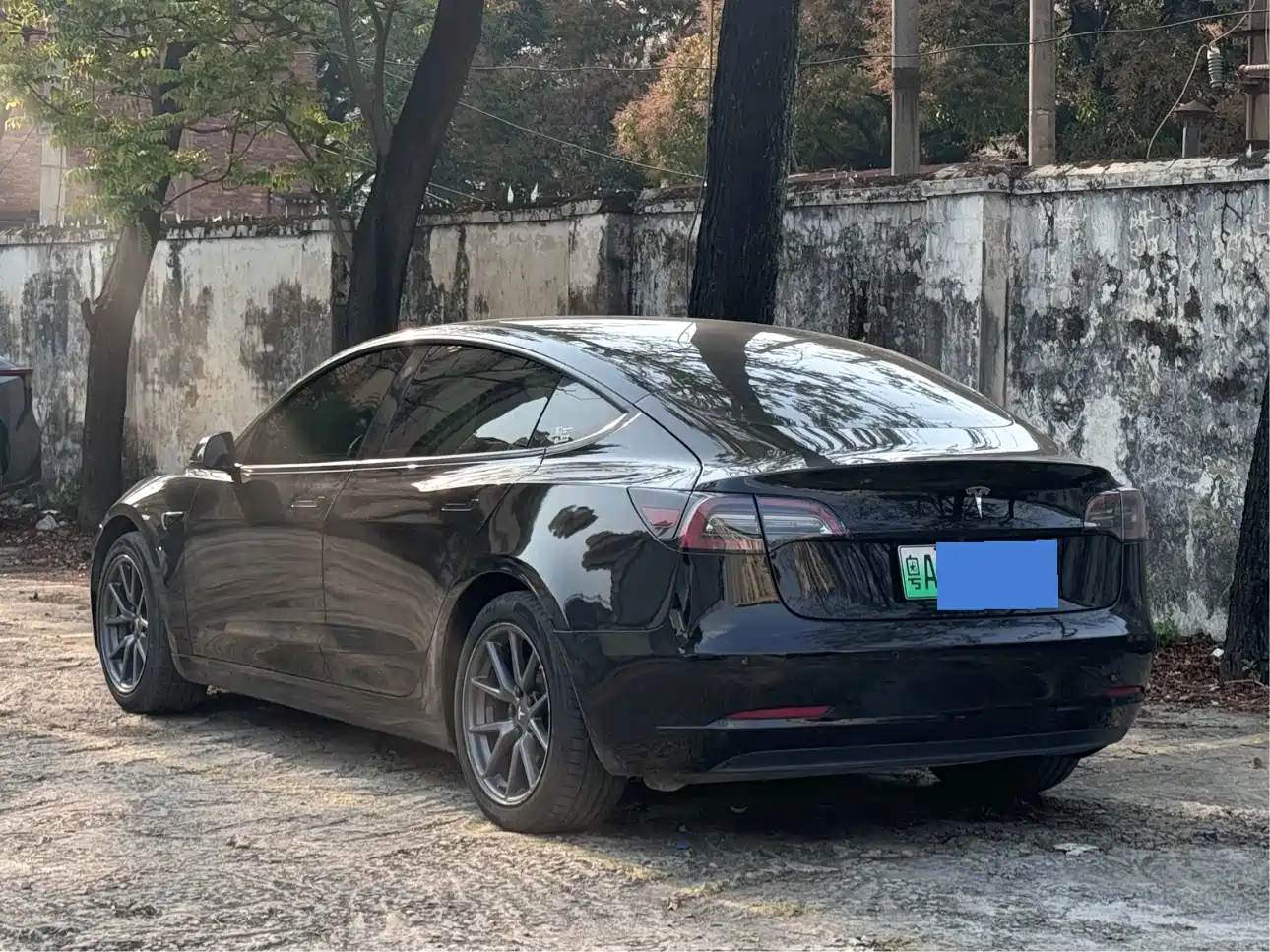 TESLA MODEL 3
