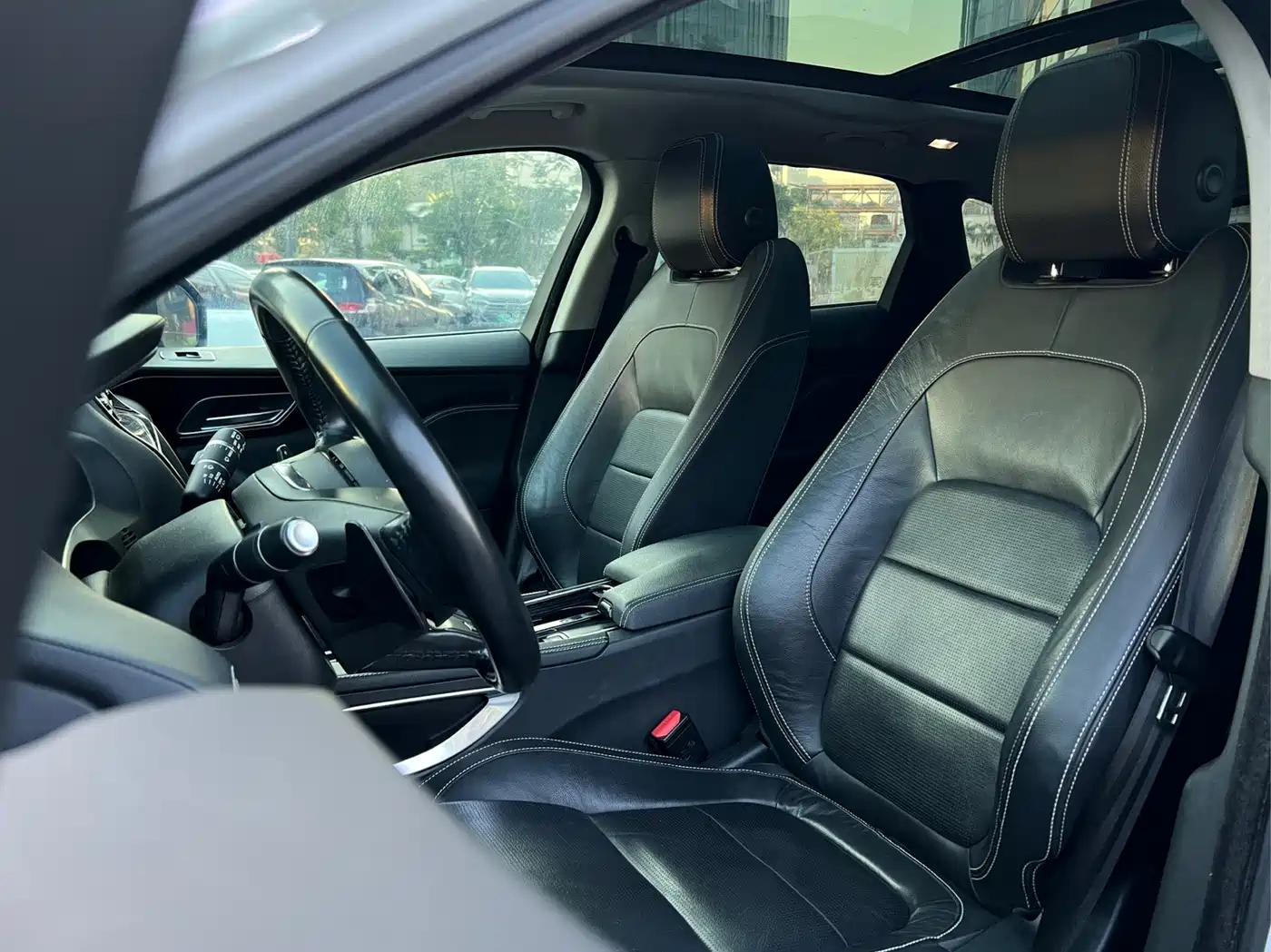Фото 6 - Jaguar F-PACE