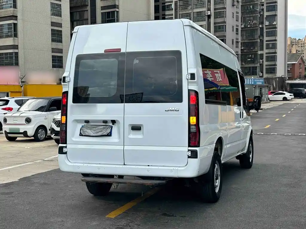 Jiangling JMC Fushun 2025 2025 Model 2.0T 6MT Diesel Medium Wheelbase Medium Roof Commercial MPV 7 Seats
