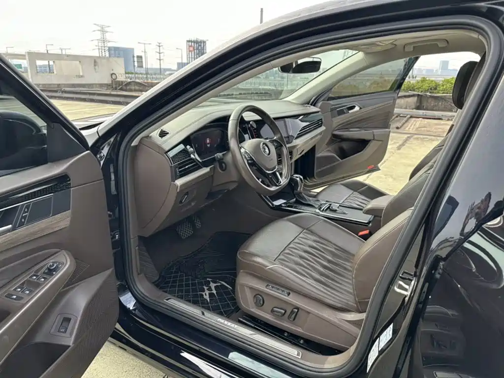 Фото 8 - Volkswagen Passat