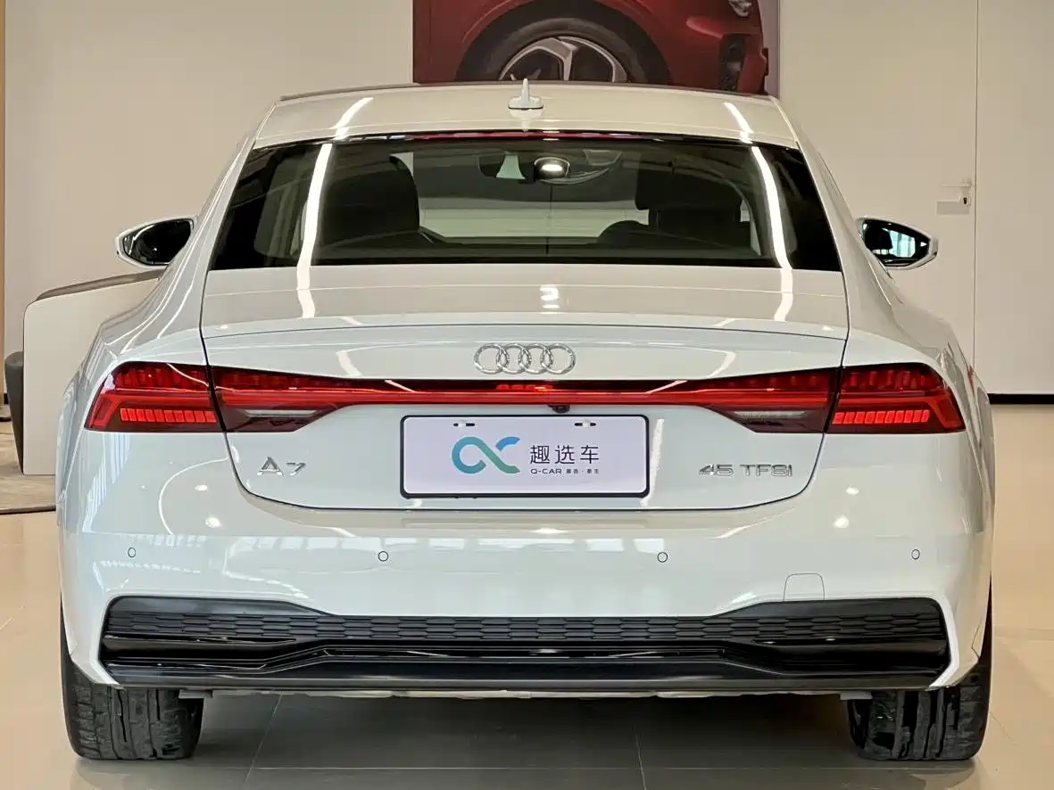 Audi A7 2023 Model 45 TFSI Premium Selection Edition фото 6