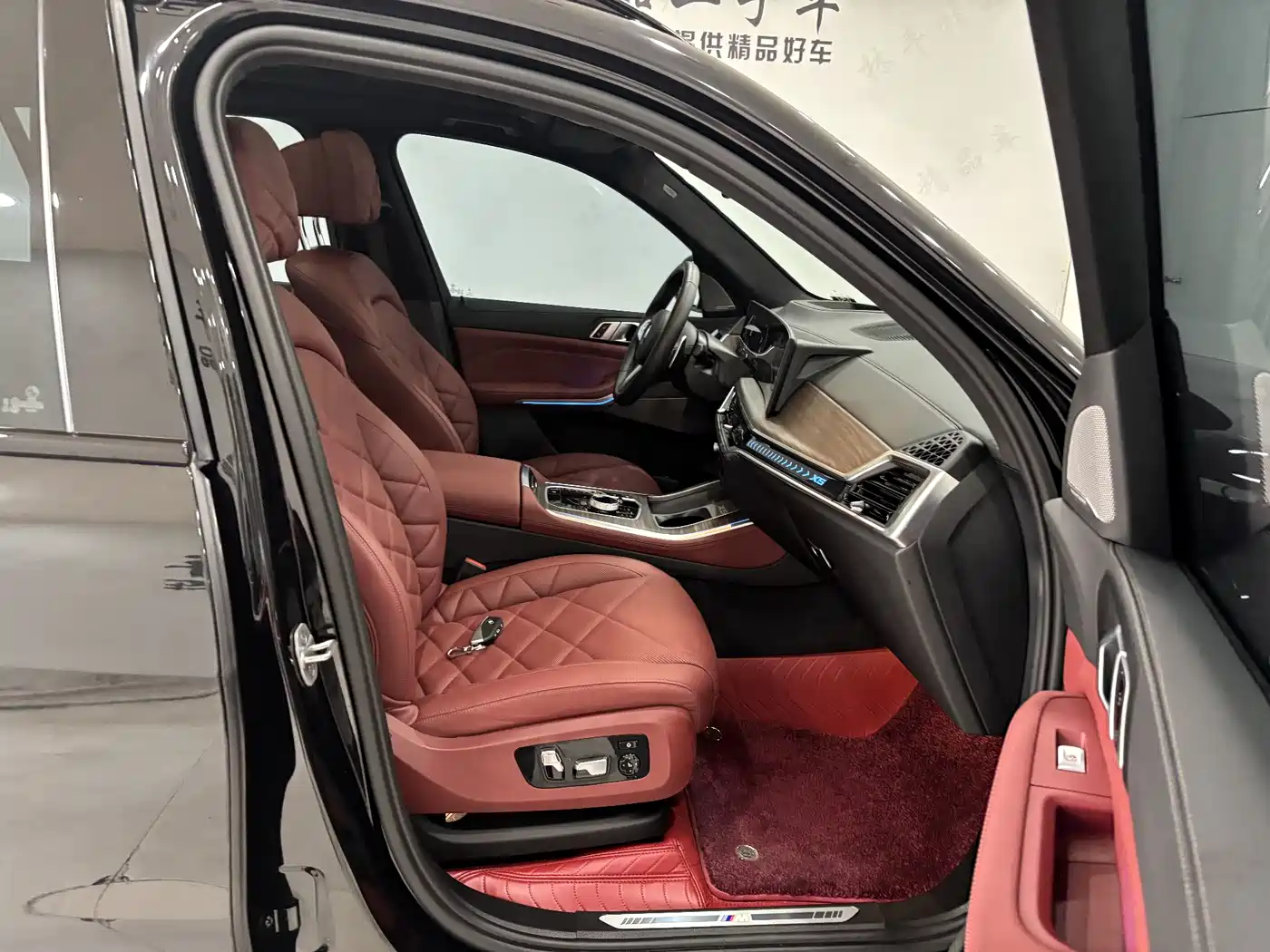 BMW X5 2025 Model xDrive 40Li M Sport Blackout Package фото 28