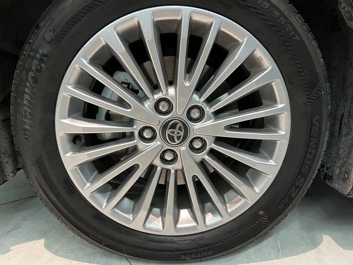 Toyota Camry 2024 2.0GVP Luxury Edition фото 5