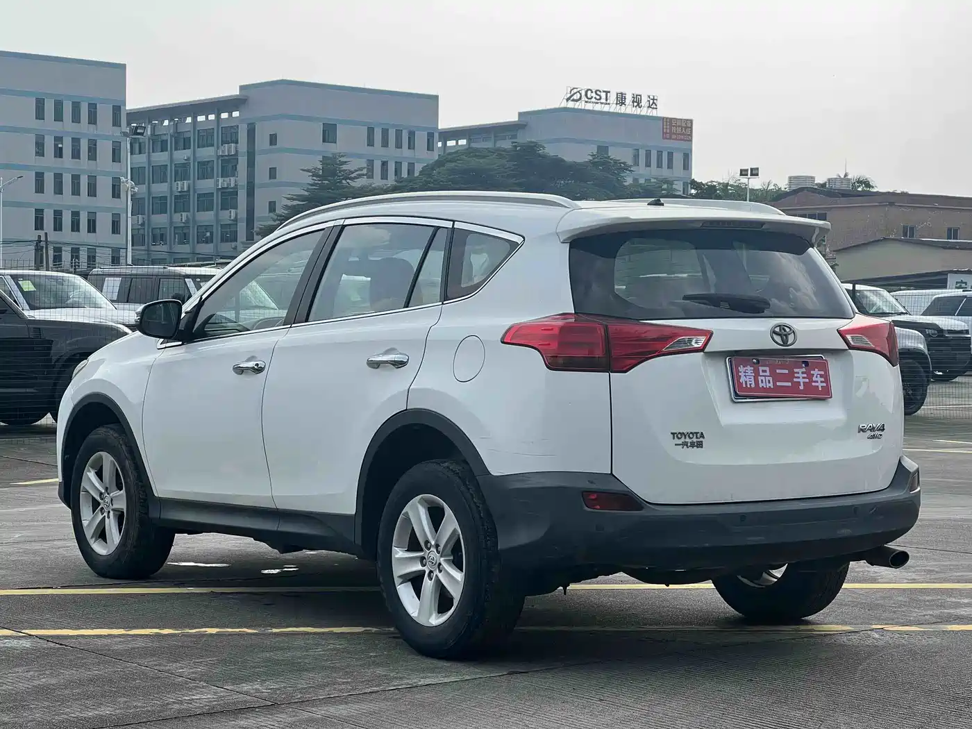 Фото 10 - Toyota RAV4