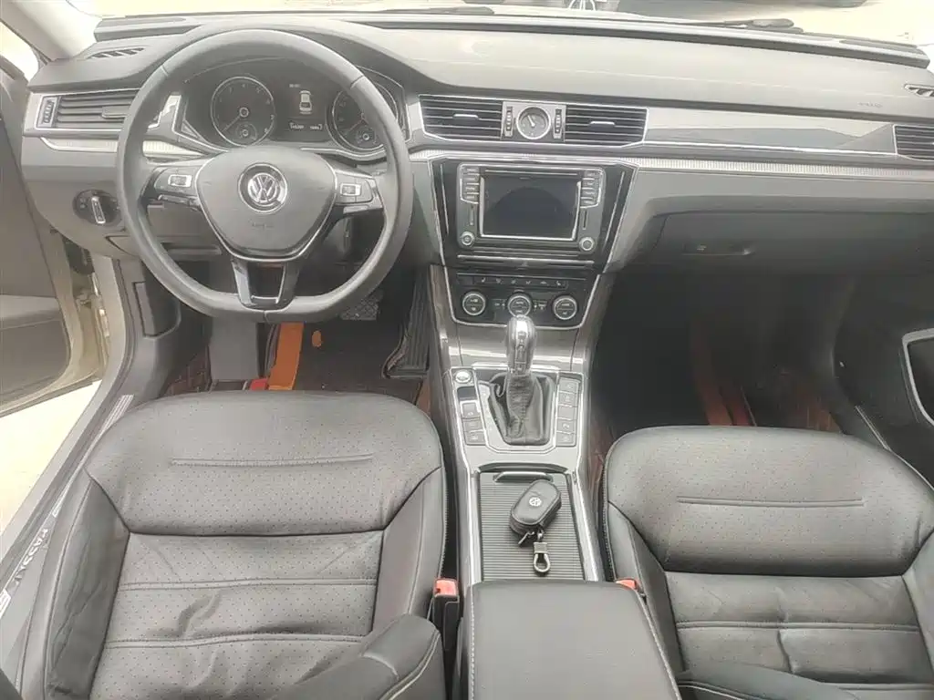 Volkswagen Passat 2016 330TSI DSG Executive Edition фото 10