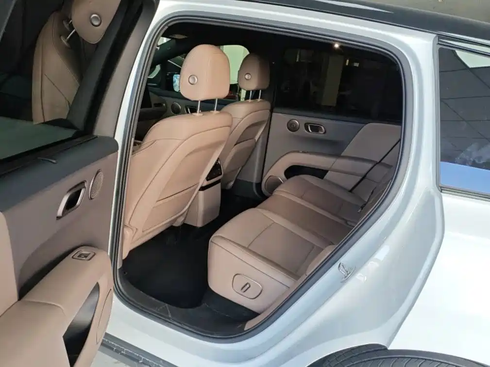 Li Auto i6 2026 2025 2WD Base Model