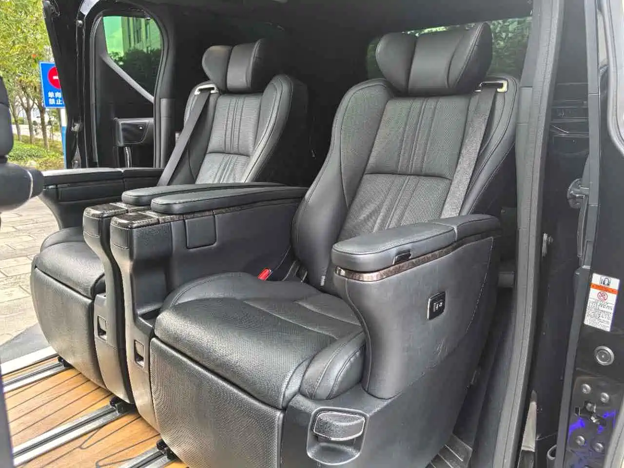 Toyota Alphard 2021 Hybrid 2.5L Premium фото 8