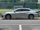 Фото 3 - Lexus ES