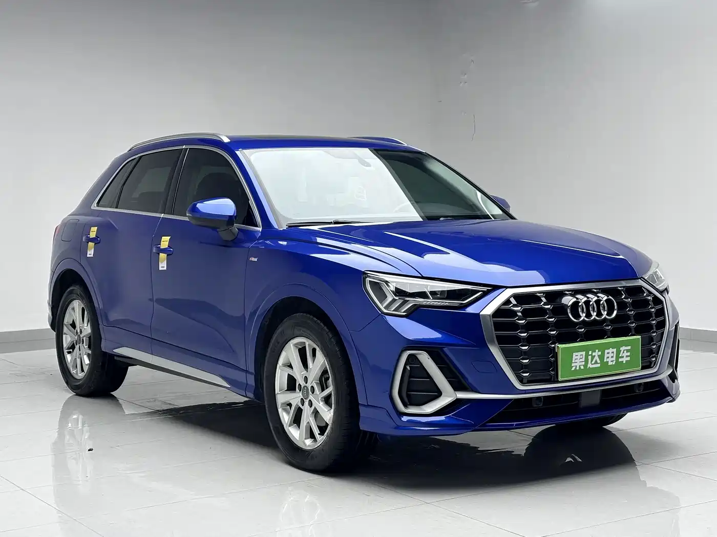 Photo 3 - Audi Q3