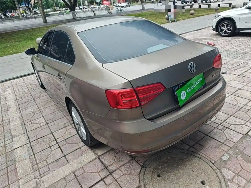 Volkswagen Sagitar 2015 1.6L Manual Comfort фото 5