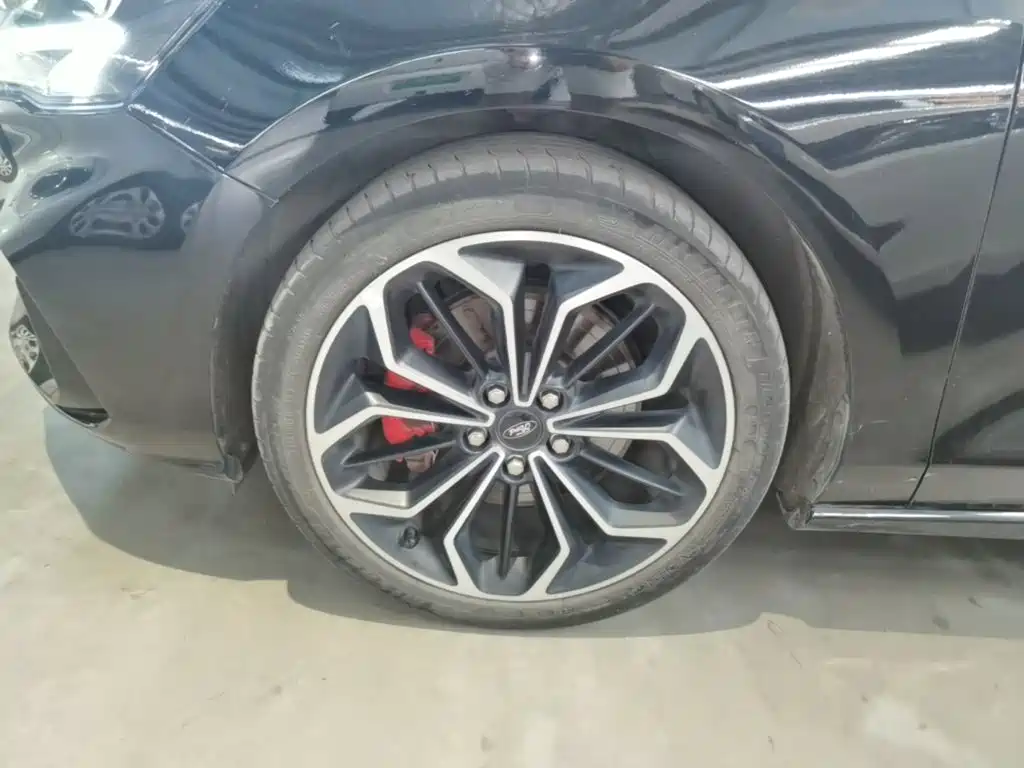 Фото 23 - Ford Focus