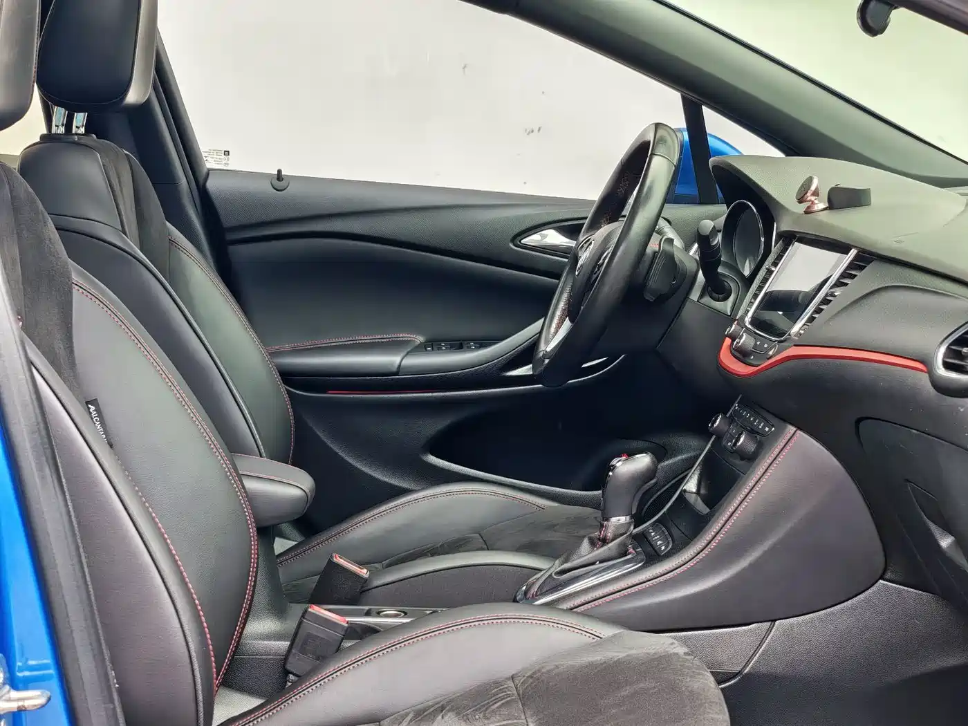 Photo 13 - Buick Verano