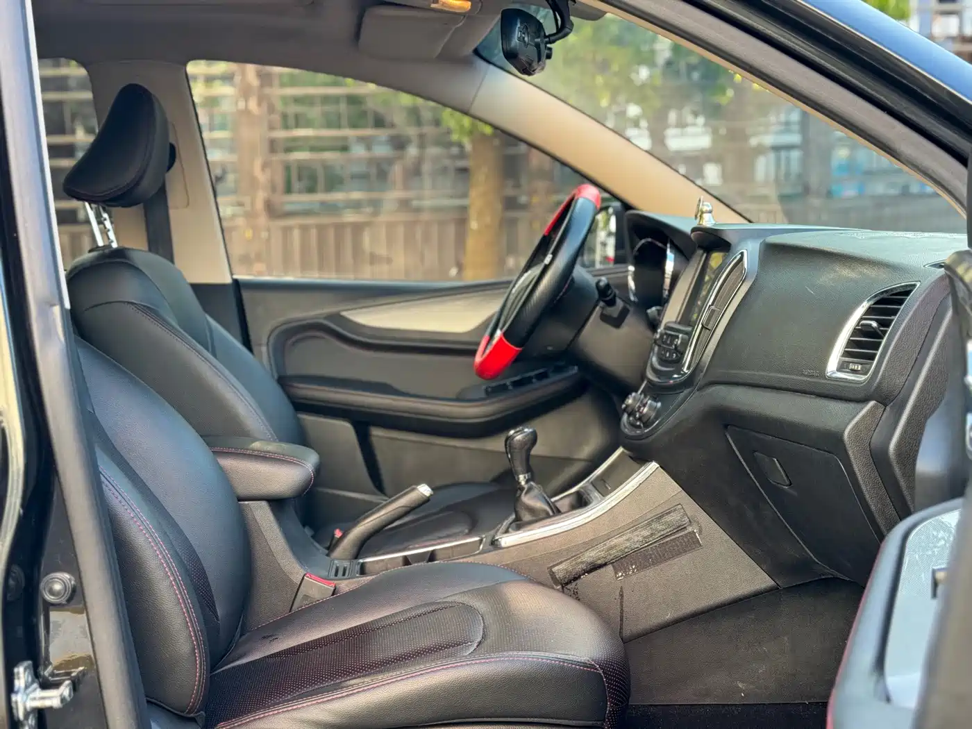 Baojun 560 2015 2015 1.8L Manual Luxury