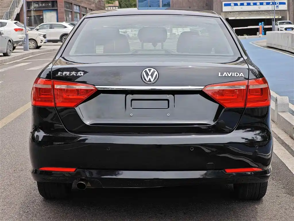 Volkswagen Lavida 2015 1.6L Automatic Comfort Edition фото 14