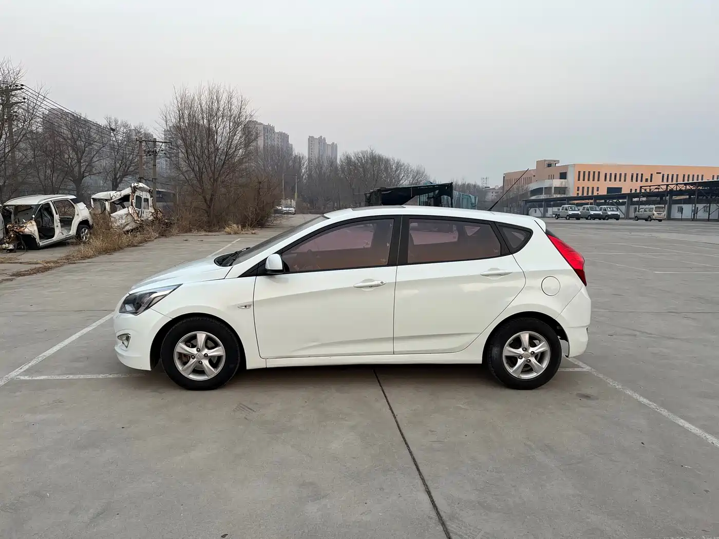 Hyundai Reina 2014 Model 1.4L Automatic GLX фото 3